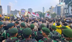 Tentara Ikut Berjaga Demo Mahasiswa
