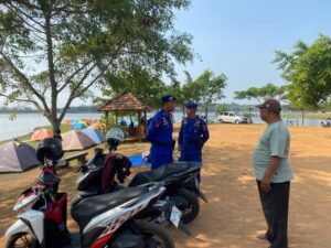 Polairud Pati Patroli Wisata Air Poncodan Waduk Seloromo, Ingatkan Pengunjung Utamakan Keselamatan